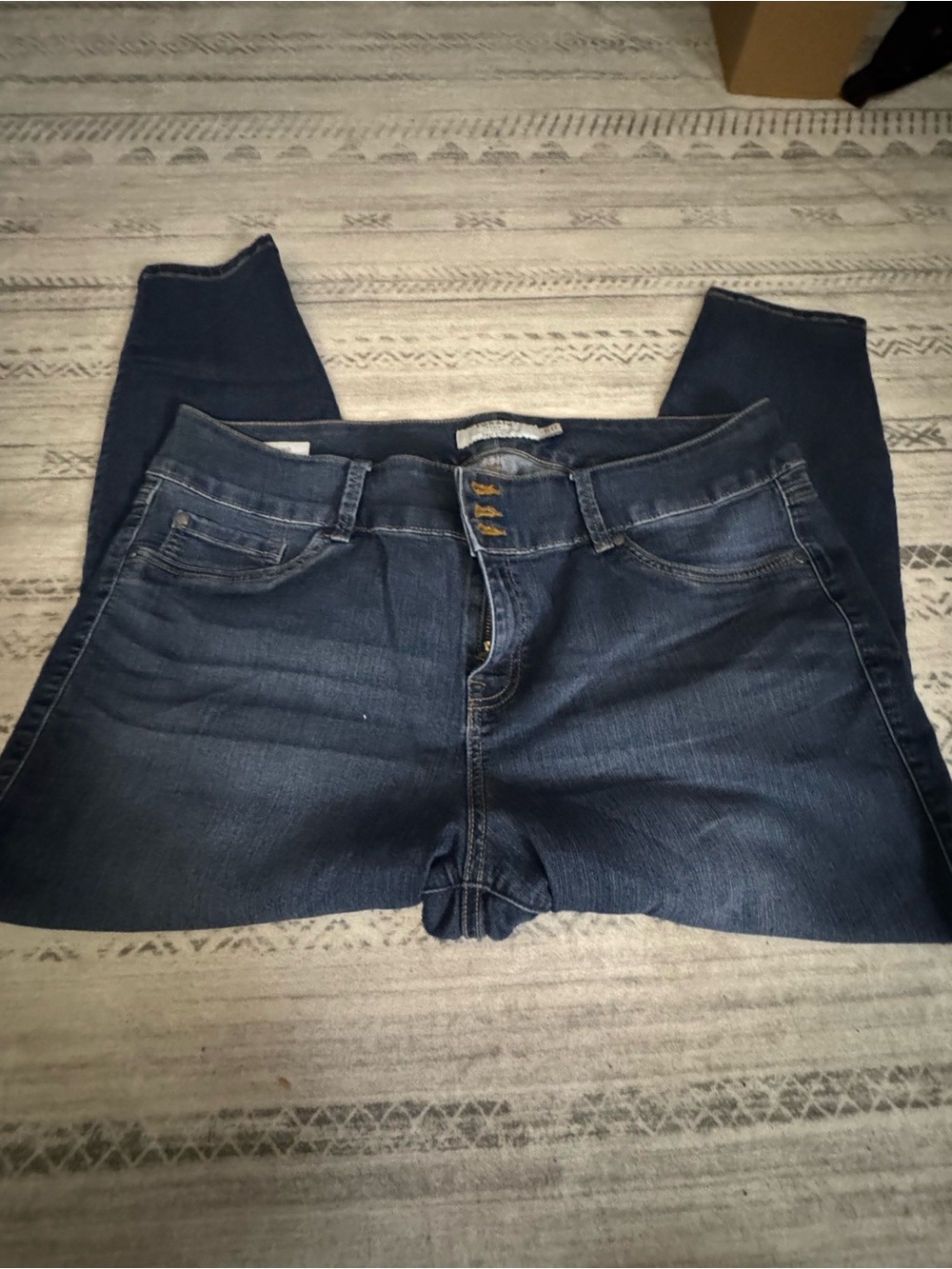 Torrid jegging triple button fly 22s
